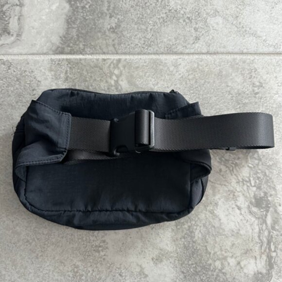 Lululemon Clean Lines Bag - Picture 2 of 2